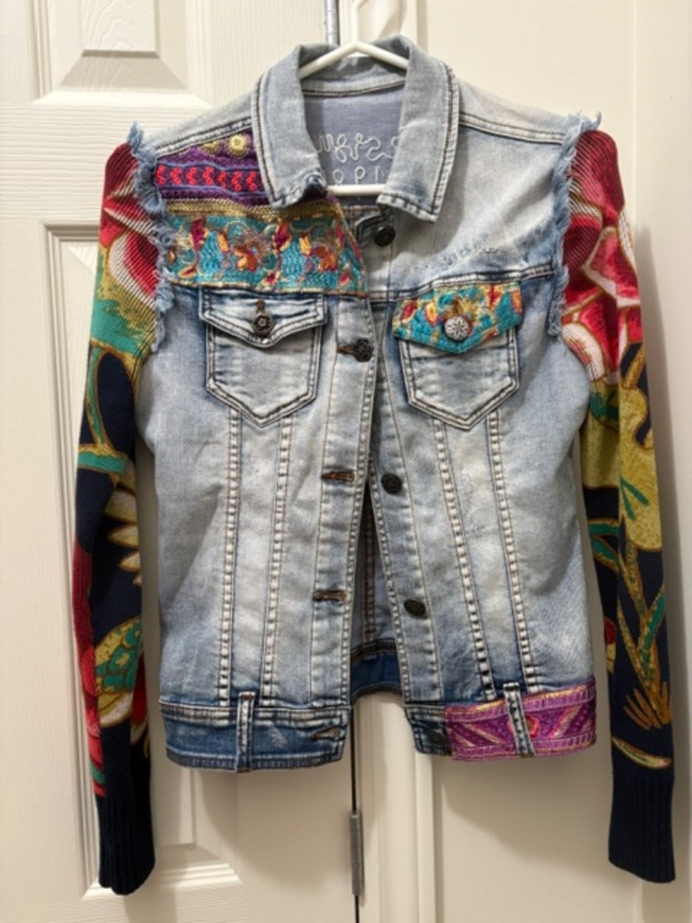 DESIGUAL sz XS (34 EUR) jeans jacket with multicolour embroidery & sequins
